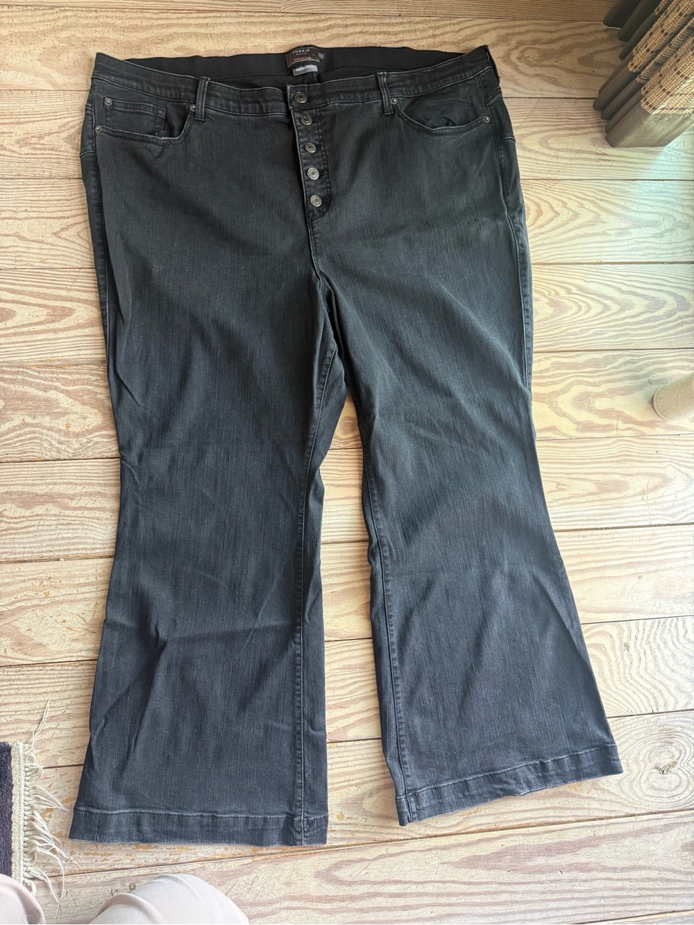 Torrid Bombshell Flare Jeans Size 28S